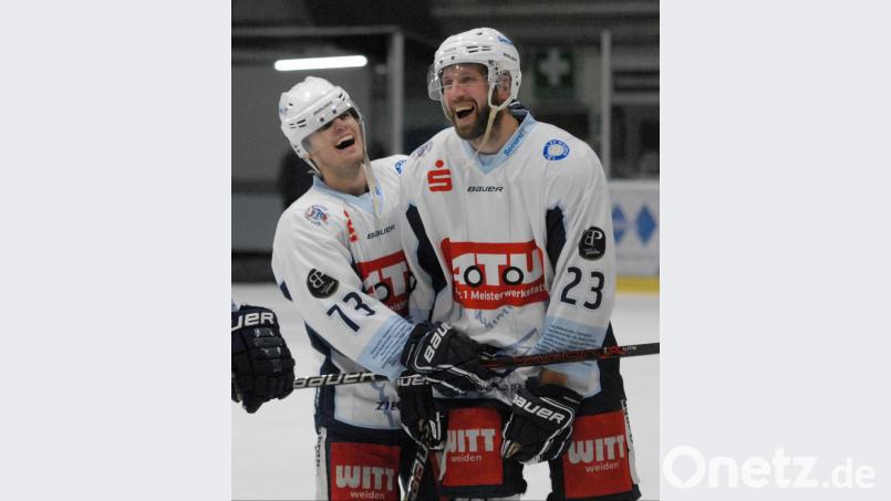 Jubel nach einem Sieg: Tomas Rubes (links) und Martin Heinisch waren vergangene Saison eines der besten Sturmduos der Oberliga Süd. Bild: gb
