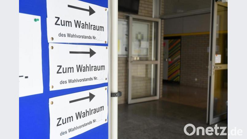 An den Urnen lief alles glatt in Weiden. Nur bei der Auszählung der Stadtratswahl am Abend streikte die Software. Es gab kein Ergebnis. Am Montag wird die Auszählung nachgeholt. Bild: Gabi Schönberger