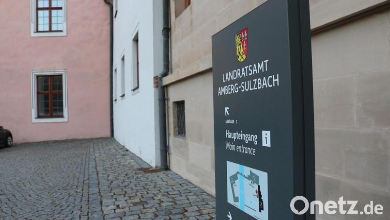 Auch das Landratsamt Amberg-Sulzbach verschärft seine Corona-Maßnahmen: Die Behörde und alle ihre Außenstellen sind jetzt für Besucher geschlossen. Bild: kmo