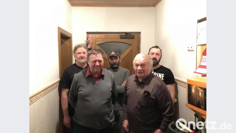 Die Sieger mit (von links) Vorsitzendem Rudi Philipp, Willi Anzer, Roland Reichenberger, Heinrich Söllner und Michael Philipp. Bild: soj