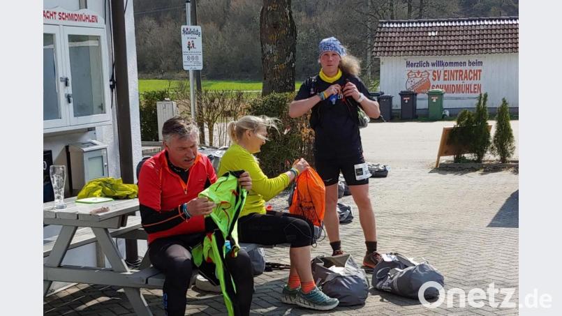 Stammgäste beim Junut-Lauf schwärmen von der Verpflegungsstation beim SV Schmidmühlen als "Wohfühloase". Bild: fop