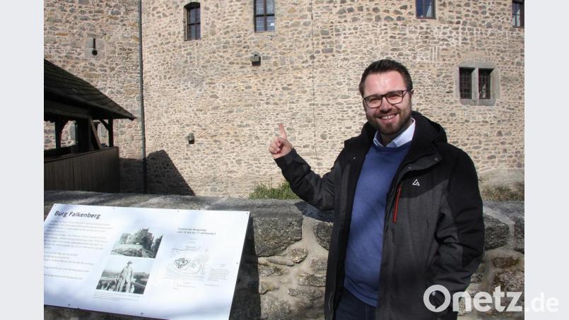 Den neuen Falkenberger Bürgermeister Matthias Grundler traf man am Montagvormittag bei der Burg an. „Sie wird auch weiterhin einer der Mittelpunkte unserer Arbeit sein“, so Grundler. Bild: wro