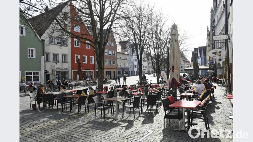 Der Katastrophenalarm gilt auch in Weiden und im Landkreis. Bars bleiben ab Mittwoch geschlossen. Speiselokale und Cafés haben nur bis 15 Uhr geöffnet. Bild: Petra Hartl