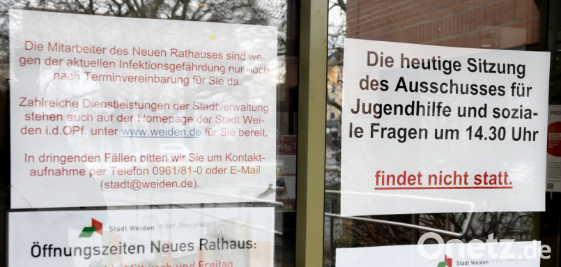 Das Weidener Rathaus hat für den allgemeinen Parteiverkehr geschlossen. Ohne Termin geht selbst in dringenden Fällen nichts. Der Jugendhilfeausschuss fiel am Dienstag aus, weitere sollen folgen. Bild: Petra Hartl