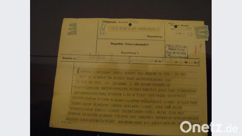 Ein sehr interessantes Aussstellungsobjekt, ein Fahndungstelegramm von 1925, weist auf ein Unterschlagungsdelikt eines Postmitarbeiters hin. Bild: schß