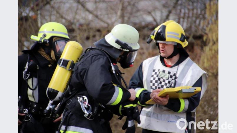 Kurze Kontrolle vor dem Betreten des Übungshauses. Bild: jma