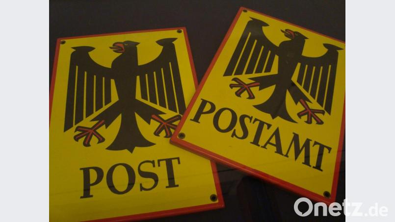Zwei alte Postmailschilder ließen einige Sammlerherzen höher schlagen. Bild: schß