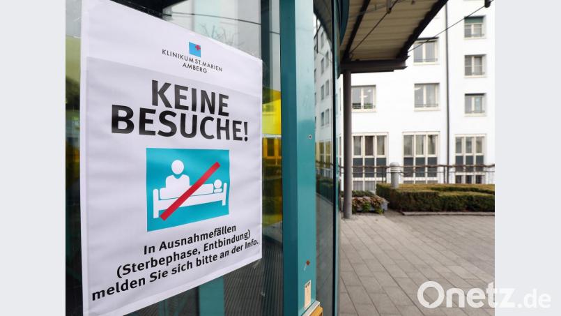 Das Klinikum lässt Besucher nur noch in Ausnahmenfällen rein. Die Verantwortlichen reagieren mit dieser und weiteren Maßnahmen auf die Coronapandemie. Bild: Wolfgang Steinbacher