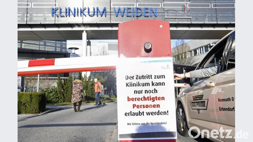Die strenge Zugangsbeschränkung am Klinikum Weiden bleibt bis auf weiteres. Bild: Petra Hartl