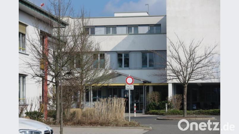 Nach Bekanntwerden der Corona-Erkrankung einer Mitarbeiterin des Medcenters Bayreuth gibt es vorerst auch am Kemnather Standort, der im dortigen Krankenhaus (Bild) untergebracht ist, keine Behandlungen mehr. Bild: jzk