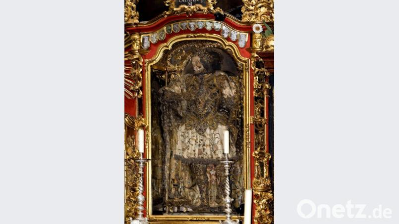 Um die besondere Fürsprache der Heiligen Leiber in der Basilika wird täglich am Nachmittag gebetet. Das Läuten der großen Kirchenglocke weist darauf hin. Die Andacht um 15 Uhr muss aber nichtöffentlich bleiben. Archivbild: tr