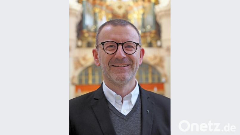 Pfarrer Thomas Vogl (Bild) sowie die Pfarrvikare Markus Hochheimer und John Gali sowie Gemeindereferentin Gertrud Hankl laden täglich um 15 Uhr zum Mitbeten um die Fürsprache der Heiligen Leiber ein. Bild: NORBERT GRUENER