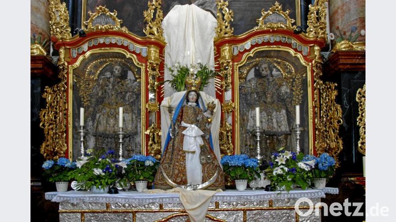 Um die besondere Fürsprache der Heiligen Leiber in der Basilika wird täglich am Nachmittag gebetet. Das Läuten der großen Kirchenglocke weist darauf hin. Die Andacht um 15 Uhr muss aber nichtöffentlich bleiben. Bild: tr