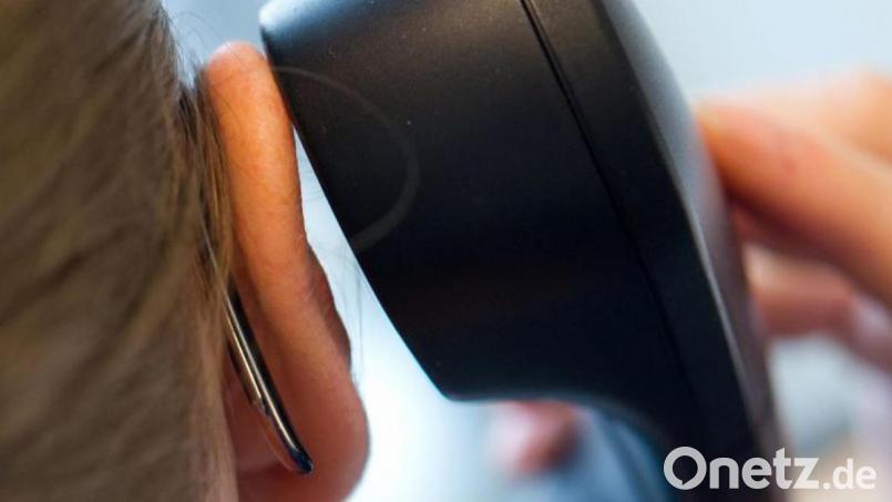 Die Amberger Stadtverwaltung ist geschlossen. Wer dennoch unaufschiebbare Fragen hat, soll eine E-Mail schicken oder zum Telefonhörer greifen. Bild: agentur_dpa