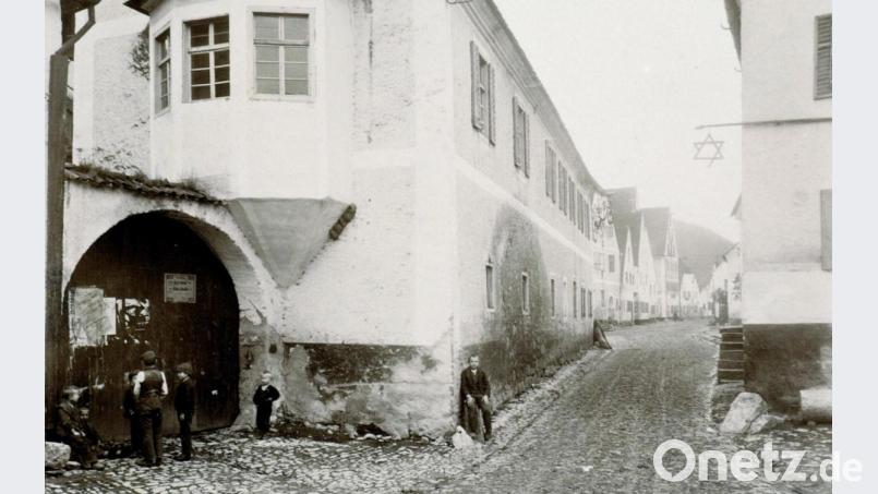 Im ehemaligen Gasthaus Goldener Anker waren nach der Befreiung Teilnehmer des Todesmarsches untergebracht. Viele überlebten aber nicht. Bild: Archiv Markt Schmidmühlen