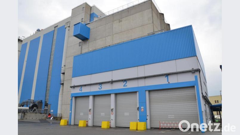 Die Annahme von Abfall-Kleinmengen von Privatleuten und Kleingewerbe an den Umladestationen des ZMS - hier das Müllkraftwerk Schwandorf - wird eingestellt. Die Entsorgung über die Hausmülltonne ist sichergestellt. Bild: exb