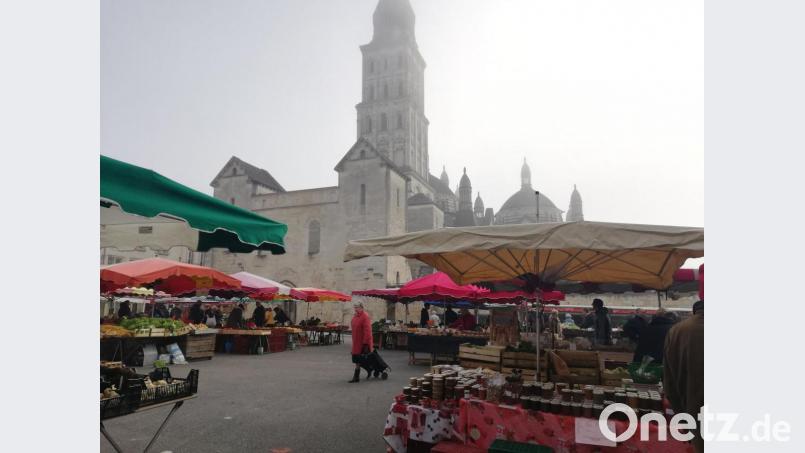 „Heute war Markttag auf dem Platz vor der Kathedrale St. Front. Der Markt ist noch erlaubt, aber es waren sehr wenige Leute dort. Ab Mittag waren keine Menschen mehr auf der Straße“, berichtete am Mittwoch Zeitungsredakteur Hervé Chassain aus Ambergs französischer Partnerstadt. Bild: Hervé Chassain/Sud Ouest