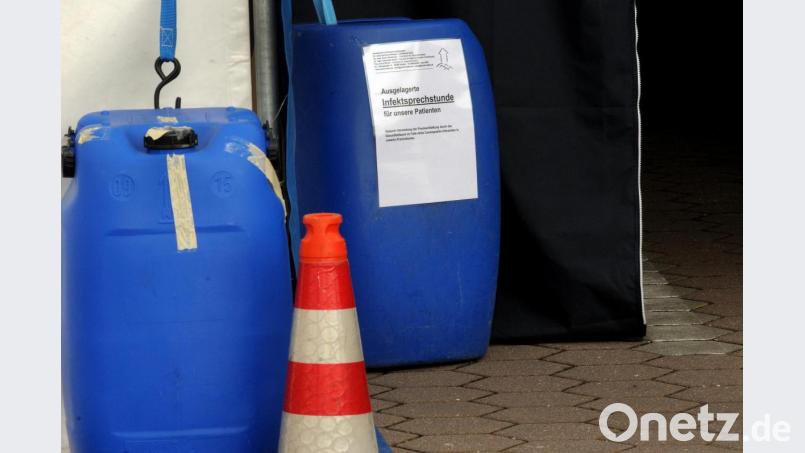 Als Vorsichtsmaßnahme haben Ärzte in Rieden ein Zelt für eine ausgelagerte Infektsprechstunde eingerichtet. Bild: Stephan Huber