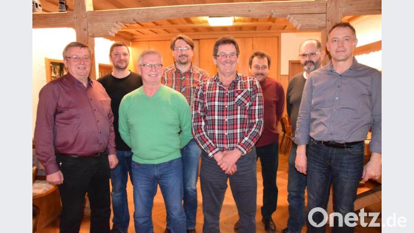 Nach den Wahlen bei den Jagdgenossen (von links): Bürgermeister Hans Koch, Erwin Schinhammer, Herbert Kopp, Markus Arnold, Karl-Heinz Seitz, Siegfried Regn, Hans Renner und Thomas Kogelbauer. Bild: wku