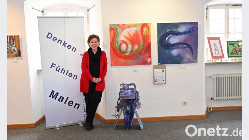 Im Leben ist die Krankheit ein großes Thema - in der Kunst hingegen kaum präsent. Seit 13 Jahren kuratiert Susanne Kempf die Ausstellung "Denken, Fühlen, Malen", bei der es trotz unheilbarer Krankheit auch humorvoll zugehen kann. Bild: Silke Winkler
