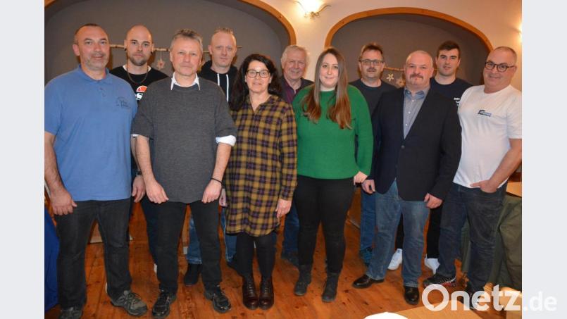 Die Hälfte der Vorstandschaft des MSC Stiftland wurde satungsgemäß neu gewählt. In den kommenden zwei Jahren mit dabei sind (von links) Stephan Boller, Sebastian Härtl, Martin Reich, Markus Gröschel, Sabine Schneider, Alfred Thomaka (ADAC Nordbayern), Ann-Christin Schmaus, Günther Schicker, Vorsitzender Uwe Beer, Maximilian Schulz und Robert Schulz. Bild: jr