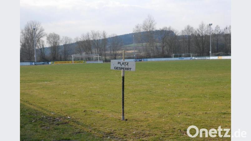 Wie hier in Schmidmühlen wurden alle Sportplätze gesperrt. Training und Spielbetrieb sind eingestellt, Sport- und Schützenheime geschlossen. Bild: pop