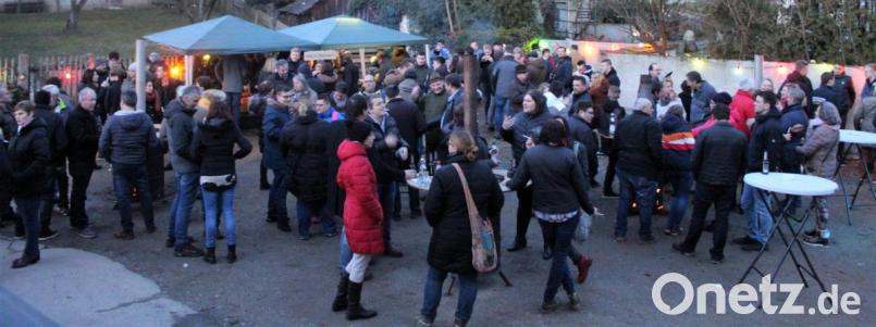 Das gut besuchte &quot;Kandidatengrillen&quot; der Freien Wählergemeinschaft Gemeinde Altendorf (FWGGA) rund um Bürgermeister-Spitzenkandidat Markus Schiesl. Bild: mvs