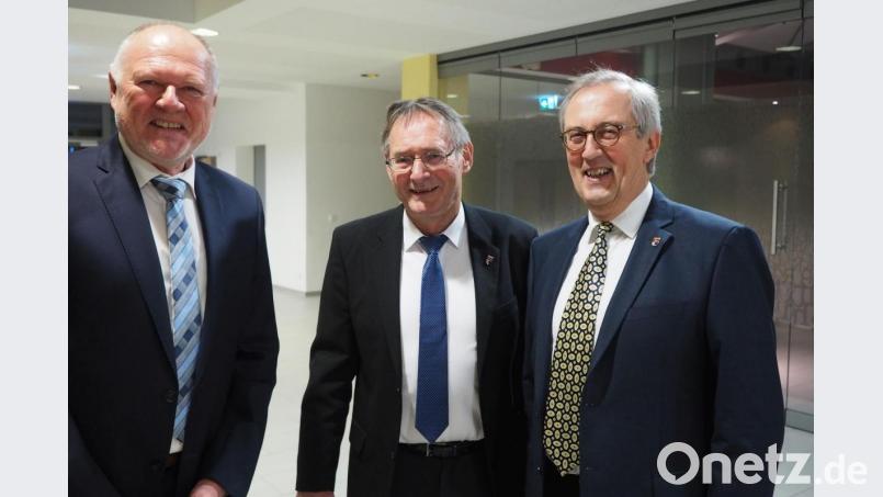 Die drei Ursensollener Bürgermeister Franz Mädler (rechts), Norbert Schmid (links) und Josef Schmaußer (hier beim Neujahrsempfang der Gemeinde Ursensollen) haben bereits im Vorfeld angekündigt, dass sie nicht mehr für die Wahlperiode 2020 bis 2026 antreten werden. Bild: Verena Sägenschnitter (Gemeinde Ursensollen)/exb
