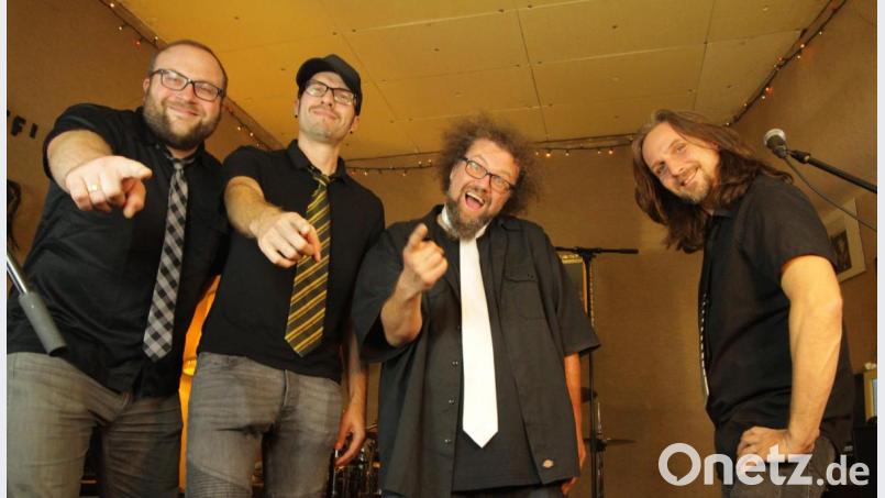 Coronavirus vs. College-Rock: Die Amberger Band Delicious gibt am Samstagabend ein Konzert - aber nur virtuell. Es wird live aus dem Musikzimmer ins Internet übertragen. Bild: Andi Haller/ exb