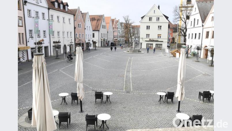 So wünscht es sich der Ministerpräsident: Ein ausgestorbener Oberer Markt in Weiden. Bild: Petra Hartl