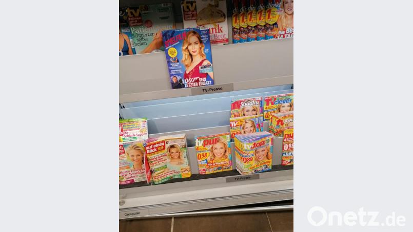 Tageszeitungen und TV-Magazine sind derzeit gefragt, wie dieses ausgeräumte Regal in einem Einkaufsmarkt in Neunburg vorm Wald zeigt. Bild: Portner