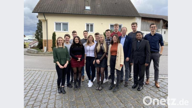 Neuwahlen standen im Mittelpunkt der Jahreshauptversammlung der KLJB Saltendorf. Unser Bild zeigt den neuen Vorstand. Bild: exb