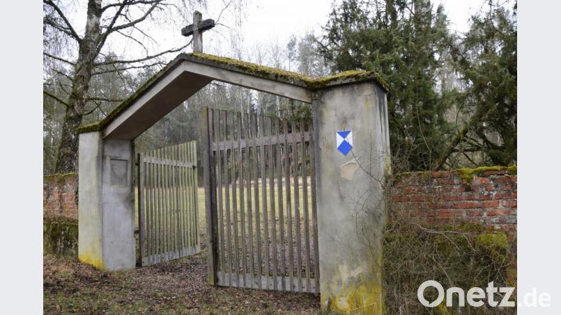 In der Nähe von Unterödenhart hatten polnische "Displaced Persons" einen Friedhof für ihre Verstorbenen gebaut. Bis 1989 war er nur schwer zugänglich, weil er im Zielgebiet einer Schießbahn für Infanteriewaffen gelegen war. Bild: bö