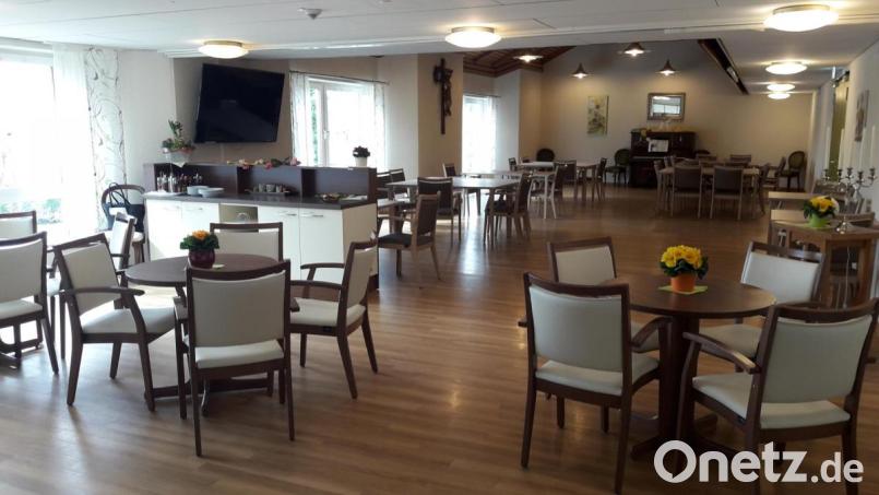 Der Hauptspeisesaal des Caritas-Seniorenheimes, in dem üblicherweise die Gemeinschaftsveranstaltungen stattfinden, ist zur Sicherheit der Bewohner bis auf Weiteres für das Tagesgeschehen gesperrt. Bild: exb/Stefanie Schricker