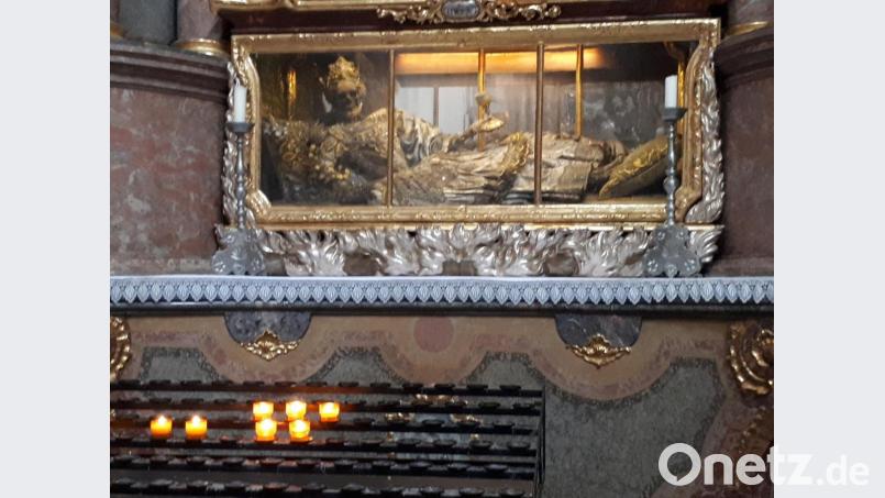 Die Heiligen Leiber in der Basilika Waldsassen. Bild: pz