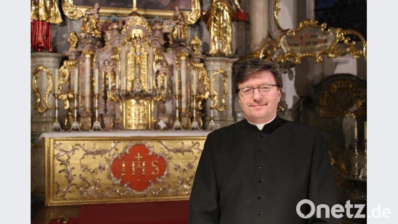 Leitender Pfarrer Markus Flasinski wendet sich mit der Bitte um Gebete an die Christen. Bild: Fabian Gottschalk