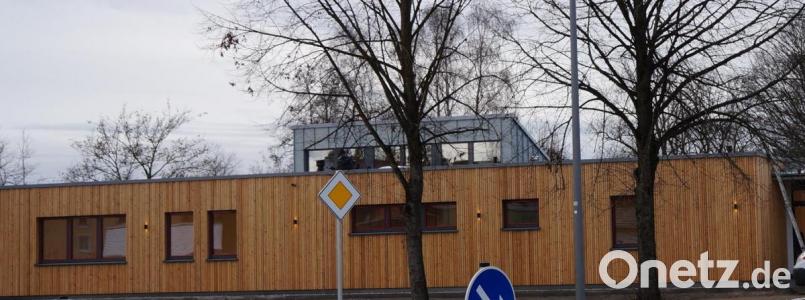 Der neue Kindergarten ist fertig. Nun hat der Gemeinderat die Planung der Außenanlagen beschlossen. Bild: weu
