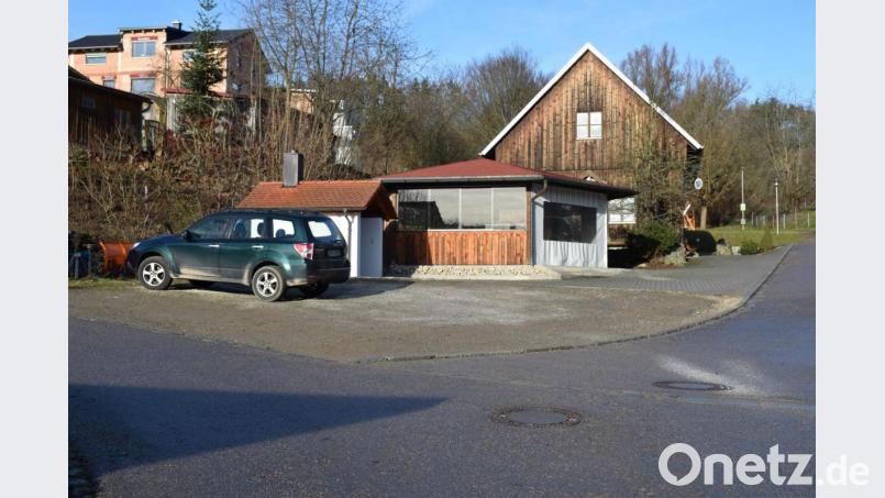 Um bei Starkregen Ausspülungen zu vermeiden wird der Vorplatz am OWV-Stodl mit Betonpflaster befestigt. Bild: bnr