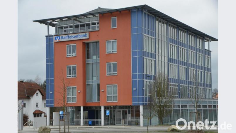 Seit Montag bleiben die Türen der Geschäftsstellen der Raiffeisenbank geschlossen. Schutz des eigenen Personals aber auch der Kunden hat Vorrang. Bild: dob