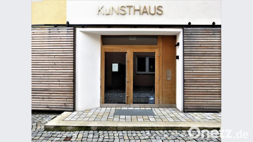 Ein Hinweiszettel von der Stadt Waldsassen an der Glastür des Kunsthauses lässt keine Zweifel aufkommen. Hier findet bis auf Weiteres keine Kultur statt. Bild: ubb