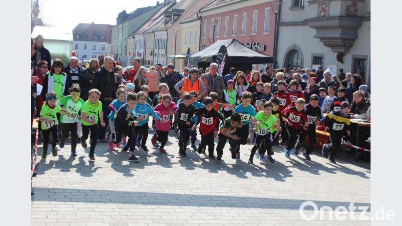 Die Begeisterung für den Stadtlauf war stets in allen Altersklassen groß. Das Bild zeigt die jüngsten Läufer beim Start im Vorjahr. Archivbild: hä