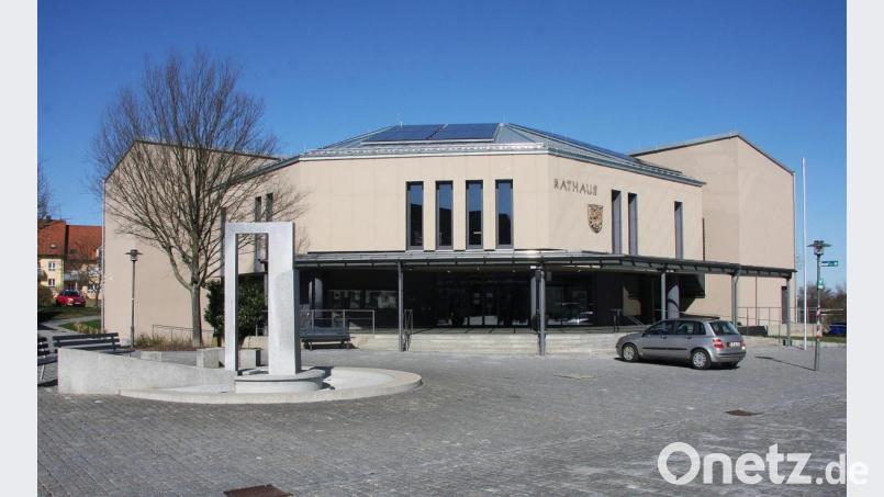 Das Rathaus in Wiesau ist geschlossen. In dringenden Fällen kann man unter der Telefonnummer 09634/92000 einen Termin vereinbaren. Bild: wro