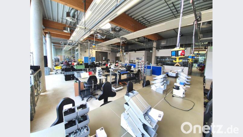 40 Prozent der Notproduktion wird in Heimarbeit erledigt, der Rest in den Werkstätten, weil dafür unter anderem die Maschinen benötigt werden. Bild: Christian Schafbauer/exb