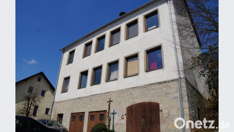 Die alte Schule im Ortskern von Thanstein ist ein zentraler Teil der Dorferneuerung. Bild: weu