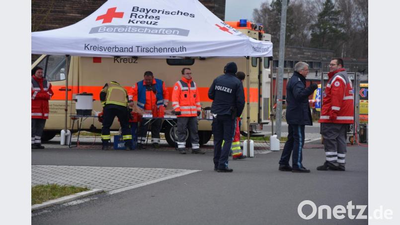 Auch bei der mobilen Abstrichstation am Samstag auf dem Parkplatz des Stiftland-Gymnasiums in Tirschenreuth kümmerte sich BRK-Betreuungsdienst um die Verpflegung. Das Rote Kreuz ist weiterhin auf der Suche nach Helfern. Bild: jr
