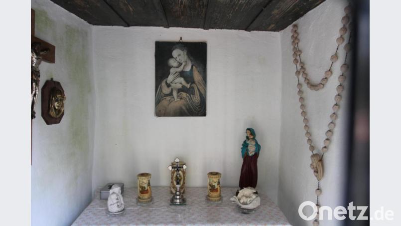 Die Inneneinrichtung der Kapelle enthält unter anderem ein Bild der Gottesmutter Maria mit Jesus. Bild: pi