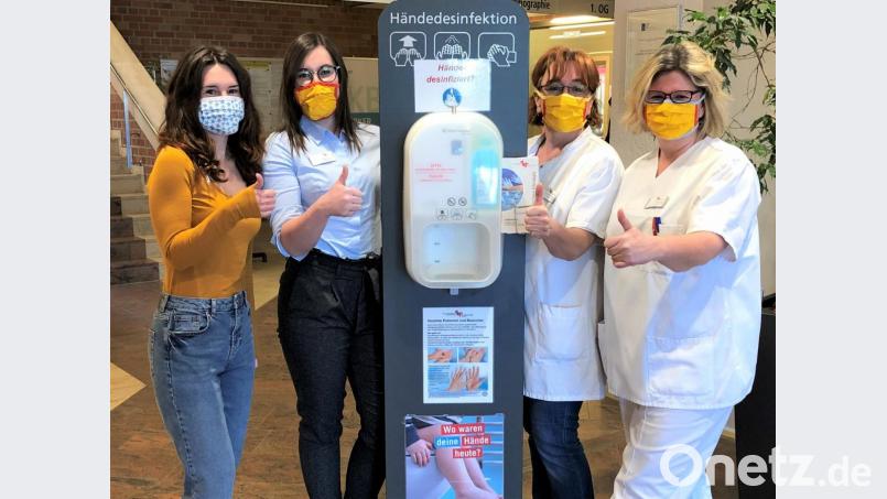 Das Personal der Krankenhäuser des Kommunalunternehmens dankt für die Unterstützung mit Mundschutzmasken, die viele fleißige Näherinnen nach einem Facebook-Aufruf fertigten. Bild: St.-Anna-Krankenhaus/exb