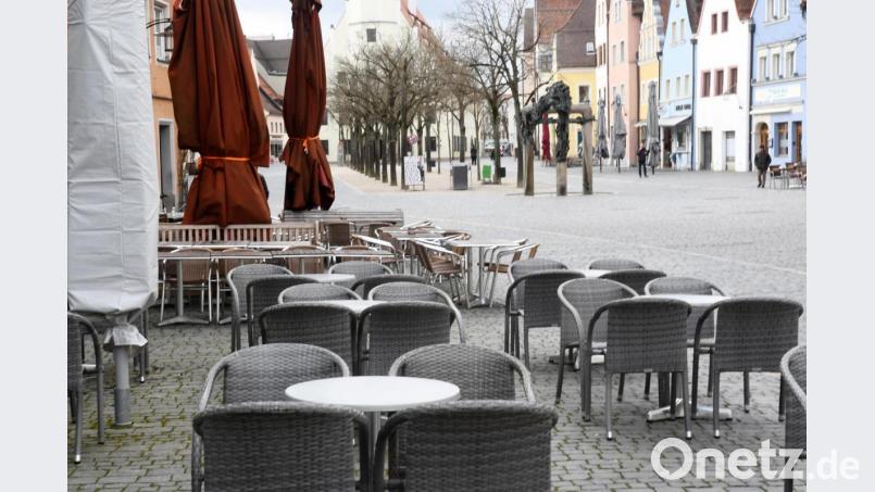 Die Flaute tritt nicht nur die Gastronomie wie hier in der Weidener Altstadt. Bild: Gabi Schönberger