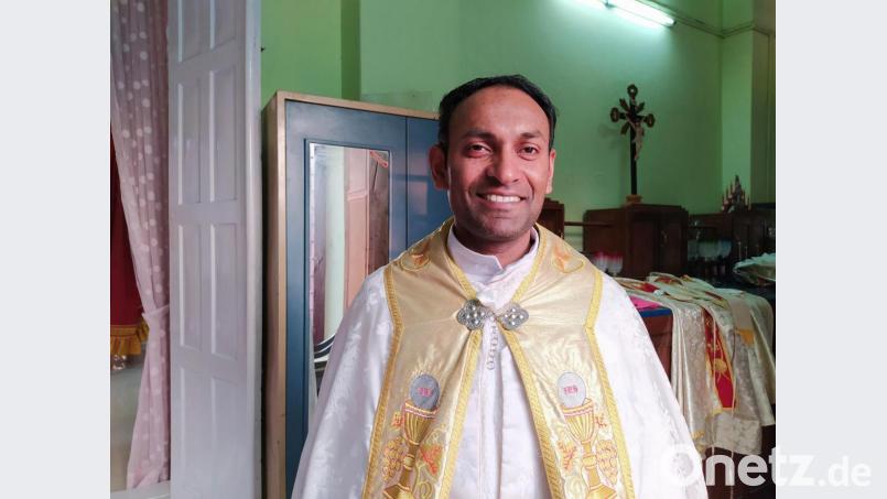 Um Pater Jaison Thomas aus dem indischen Kerala sorgen sich die Angehörigen zu Hause; er selbst bleibt gelassen. Bild: exb