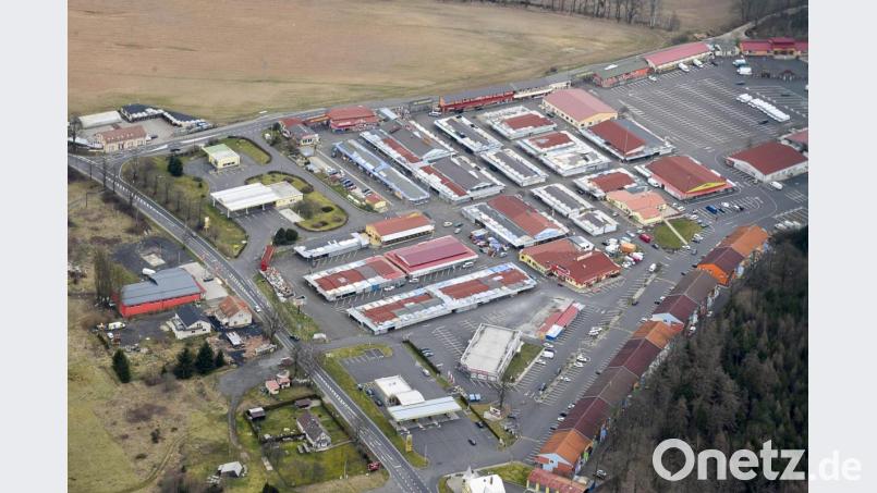 Auf dem Asia-Markt "Dragon Bazar" bei Cheb herrscht eigentlich immer geschäftiges Treiben. Damit ist seit der Grenzschließung vorerst Schluss. Bild: mür